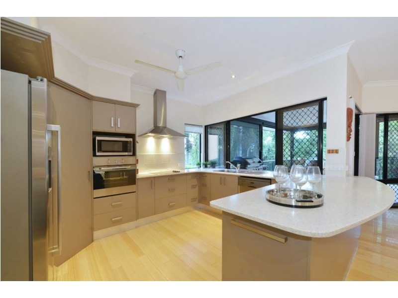 6 Grace Close, Whitfield QLD 4870