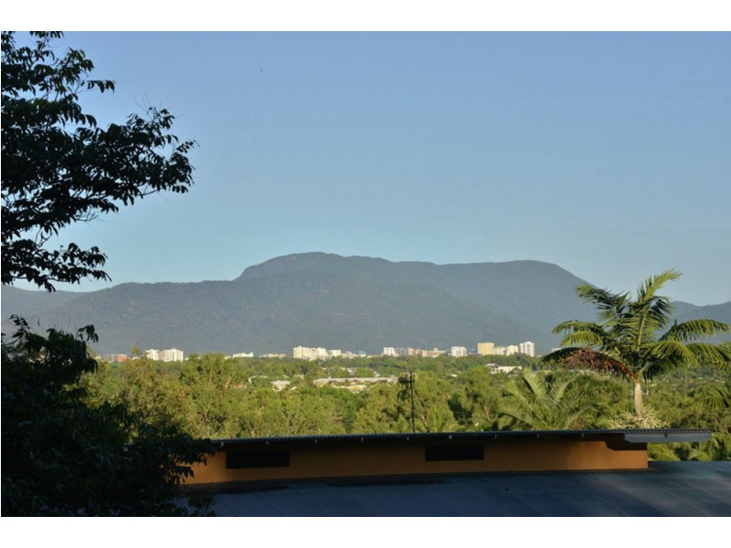 6 Grace Close, Whitfield QLD 4870