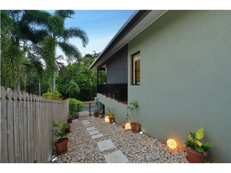 6 Grace Close, Whitfield QLD 4870