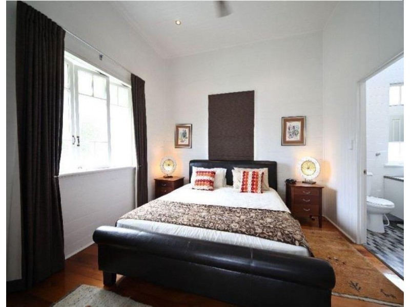 263 McLeod Street, Cairns North QLD 4870