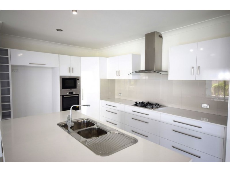 3 Carrington Way, Trinity Park QLD 4879