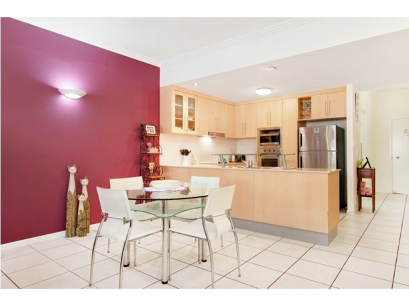 2/79 Spence Street, Cairns City QLD 4870