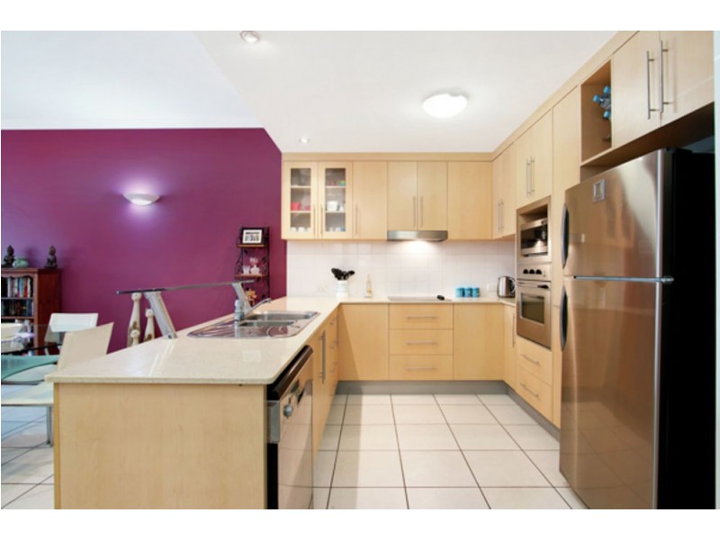2/79 Spence Street, Cairns City QLD 4870