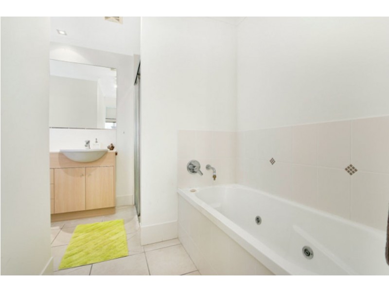 2/79 Spence Street, Cairns City QLD 4870