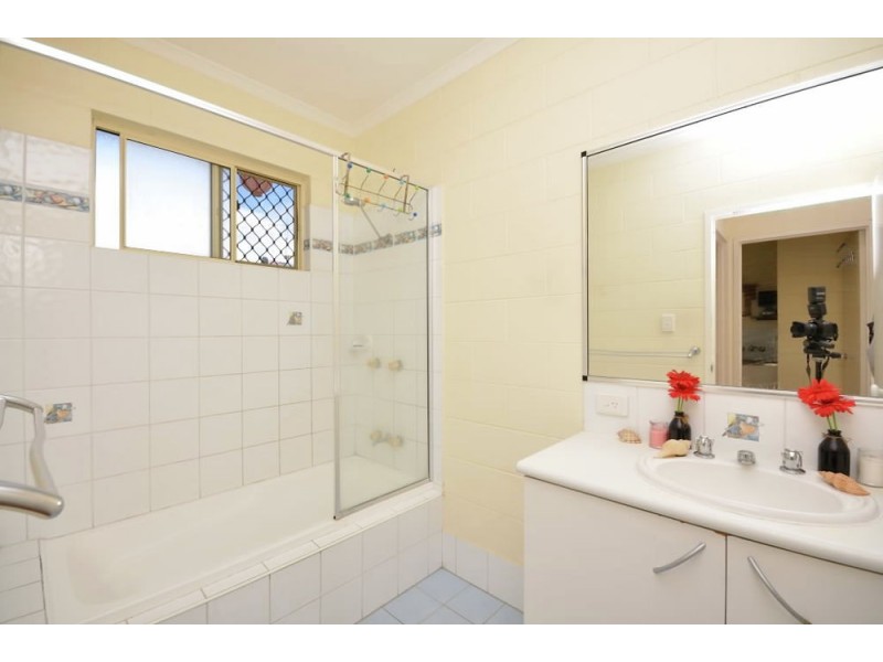 4 Harlequin Street, White Rock QLD 4868