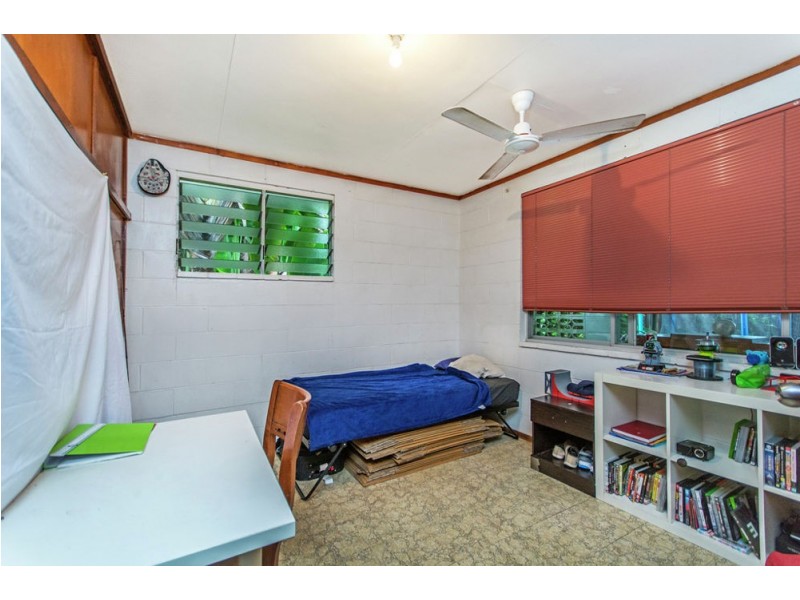 78 Veivers Road, Palm Cove QLD 4879