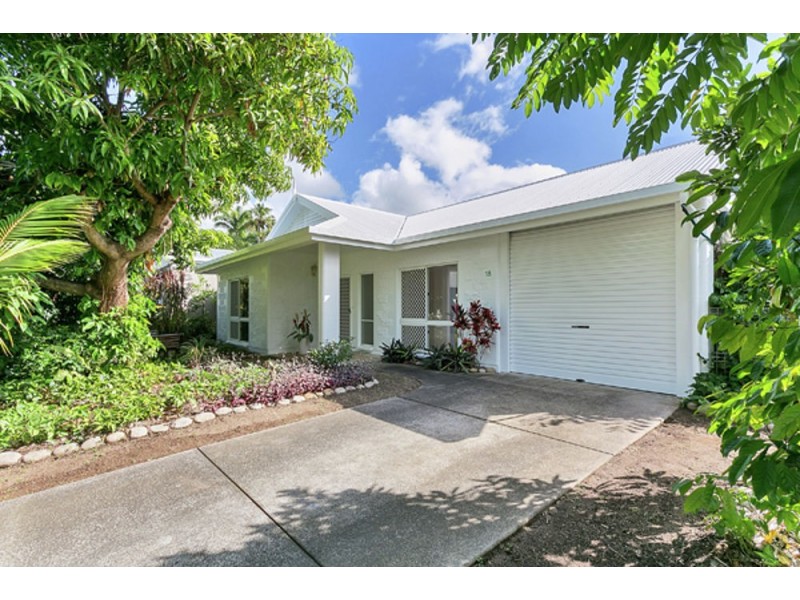 18 Kangaroo Street, Bentley Park QLD 4869