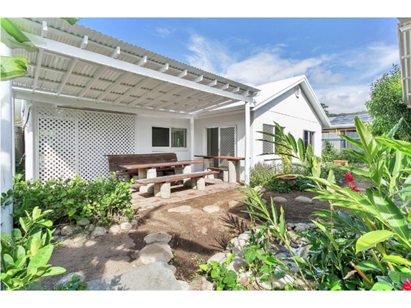 18 Kangaroo Street, Bentley Park QLD 4869