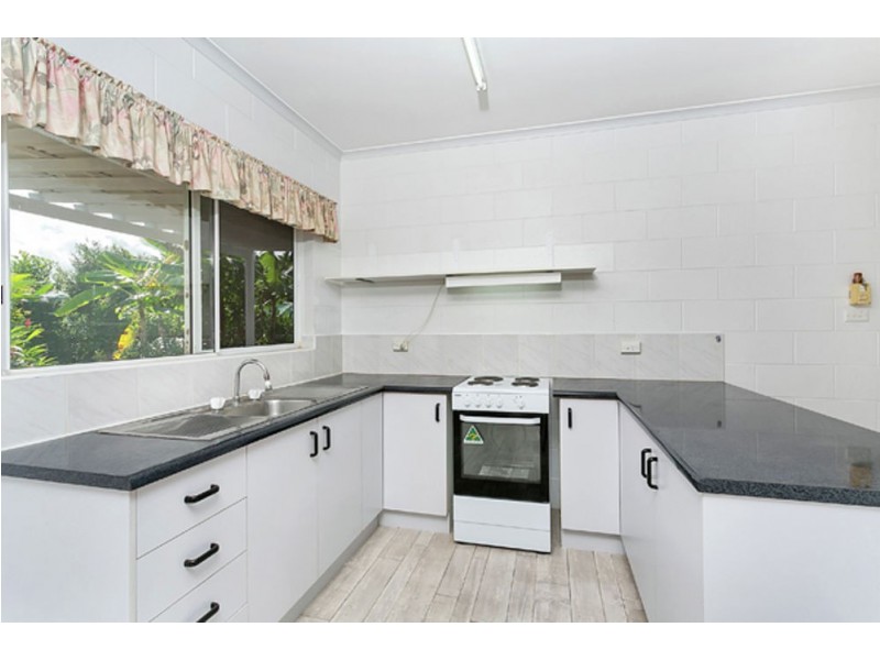 18 Kangaroo Street, Bentley Park QLD 4869