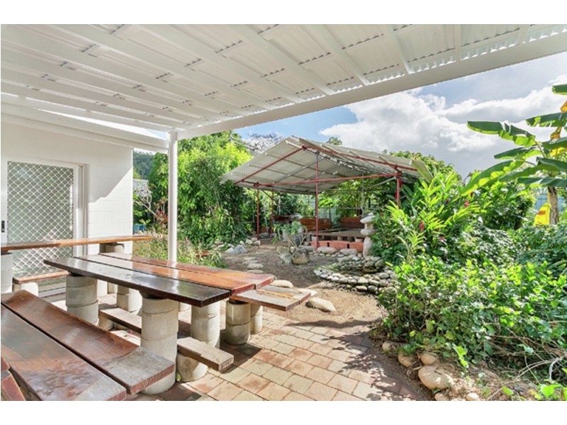 18 Kangaroo Street, Bentley Park QLD 4869