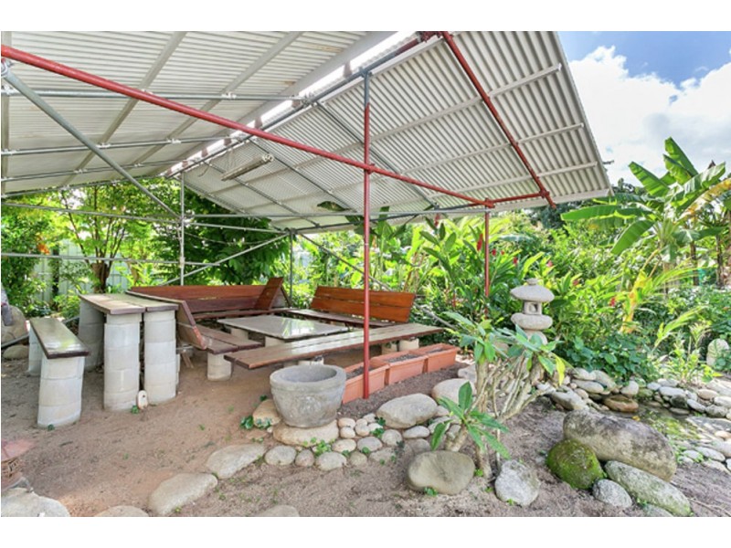 18 Kangaroo Street, Bentley Park QLD 4869