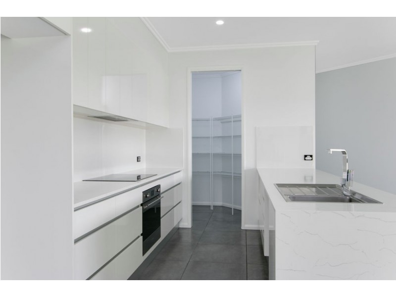 11 Leonard Street, Kewarra Beach QLD 4879