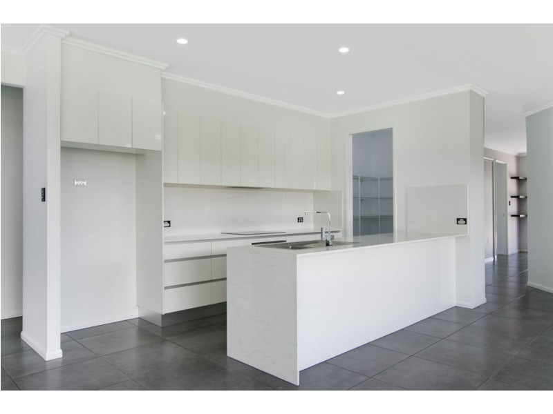 11 Leonard Street, Kewarra Beach QLD 4879
