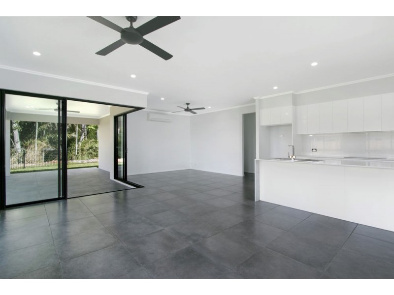 11 Leonard Street, Kewarra Beach QLD 4879