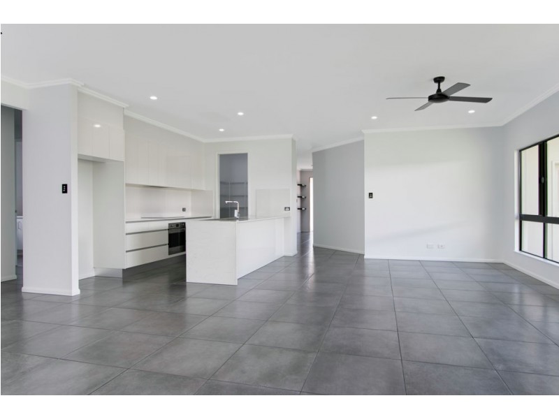 11 Leonard Street, Kewarra Beach QLD 4879