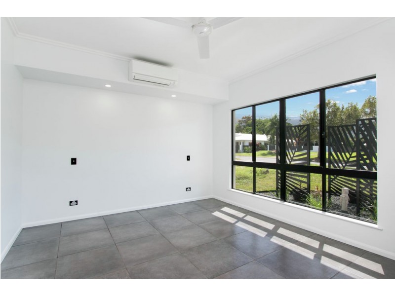 11 Leonard Street, Kewarra Beach QLD 4879