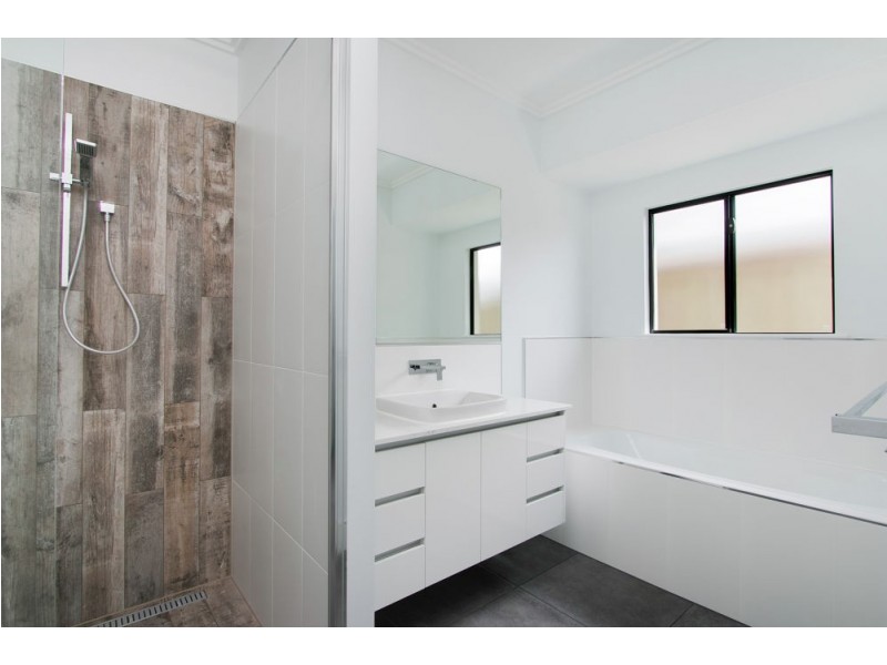11 Leonard Street, Kewarra Beach QLD 4879
