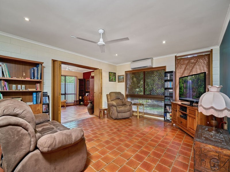 2 Cantal Close, Smithfield QLD 4878
