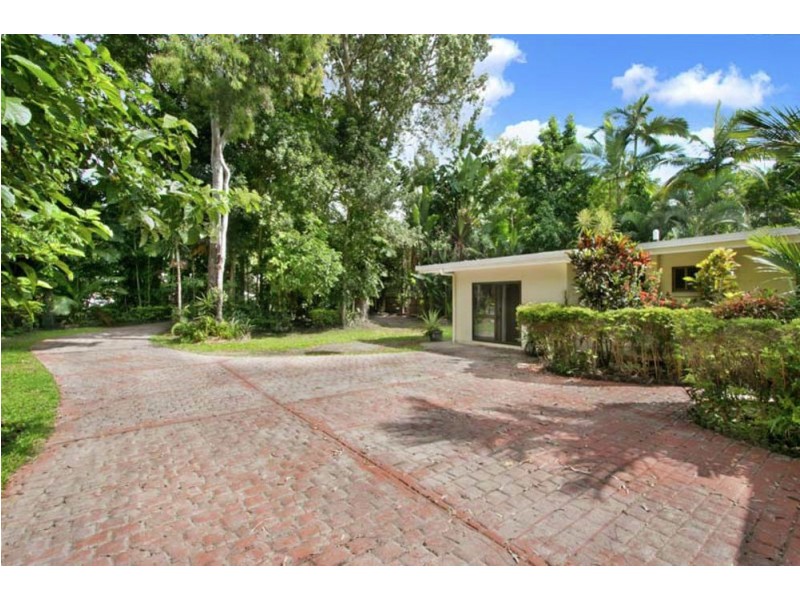 9-11 Griffiths Street, Manoora QLD 4870