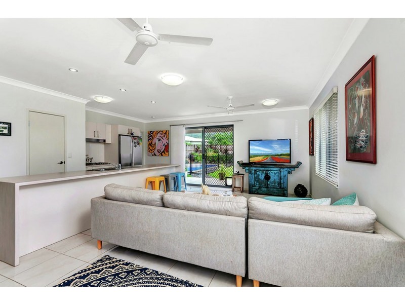 1 Hunter Close, Redlynch QLD 4870