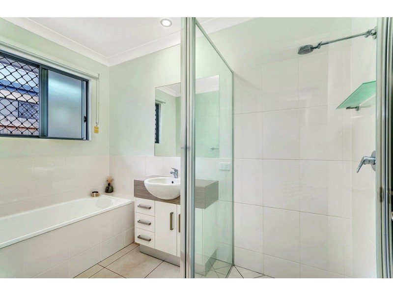 1 Hunter Close, Redlynch QLD 4870