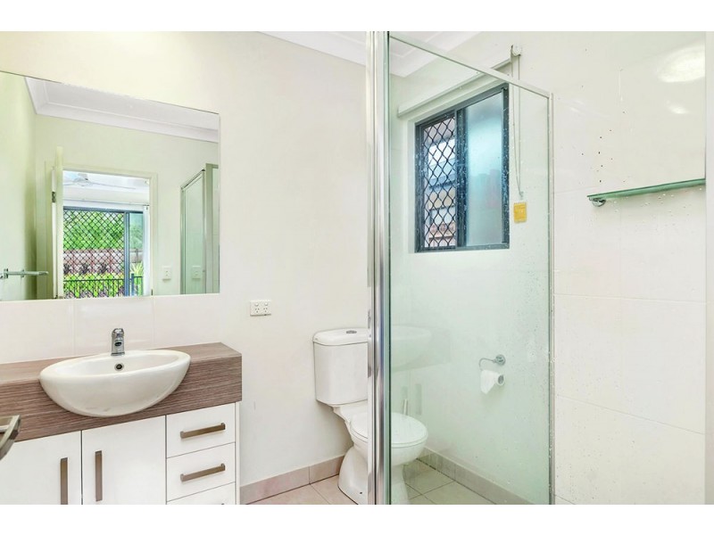 1 Hunter Close, Redlynch QLD 4870
