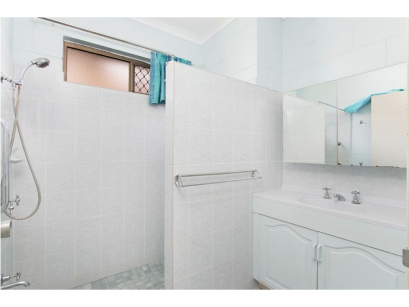 8 Ethel Close, Redlynch QLD 4870