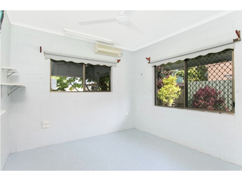 8 Ethel Close, Redlynch QLD 4870