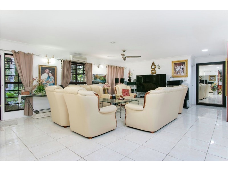 9-13 Oleander Street, Holloways Beach QLD 4878