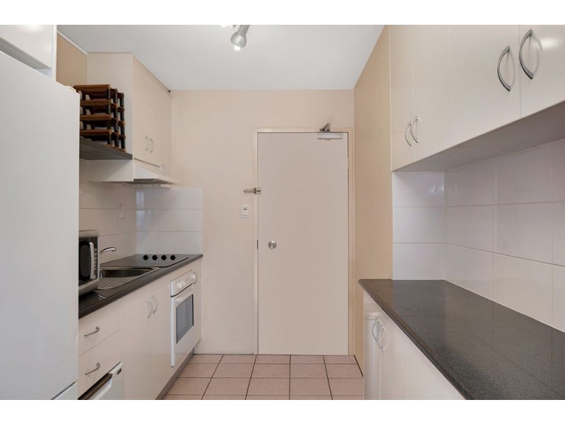 23/239 Lake Street, Cairns North QLD 4870