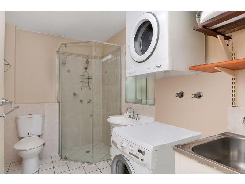 23/239 Lake Street, Cairns North QLD 4870