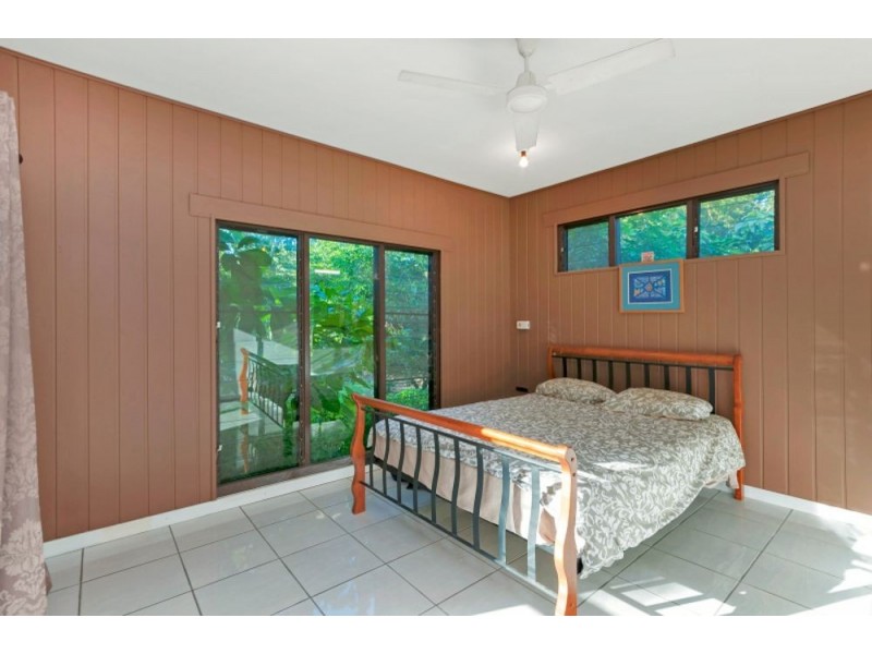 8 Sandwich Street, Kamerunga QLD 4870