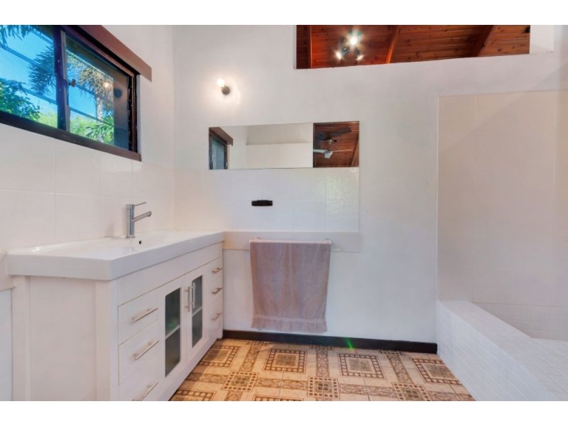 8 Sandwich Street, Kamerunga QLD 4870