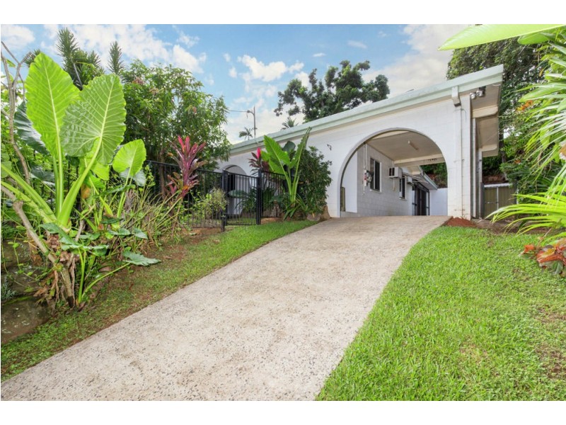 8 Bremner Street, Mooroobool QLD 4870