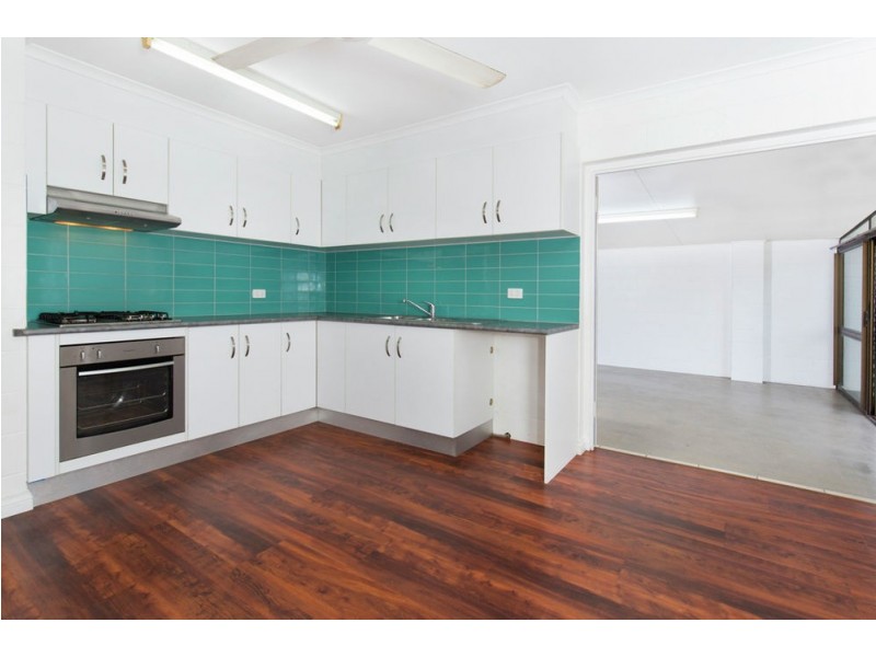 8 Bremner Street, Mooroobool QLD 4870