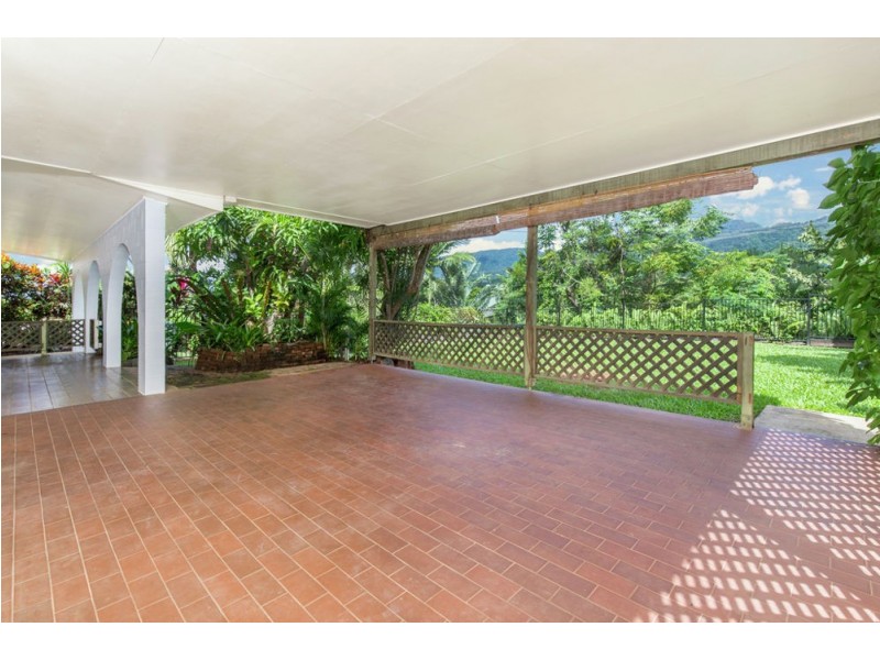 8 Bremner Street, Mooroobool QLD 4870