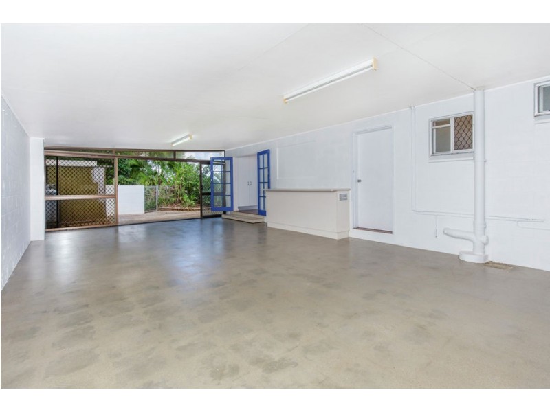 8 Bremner Street, Mooroobool QLD 4870