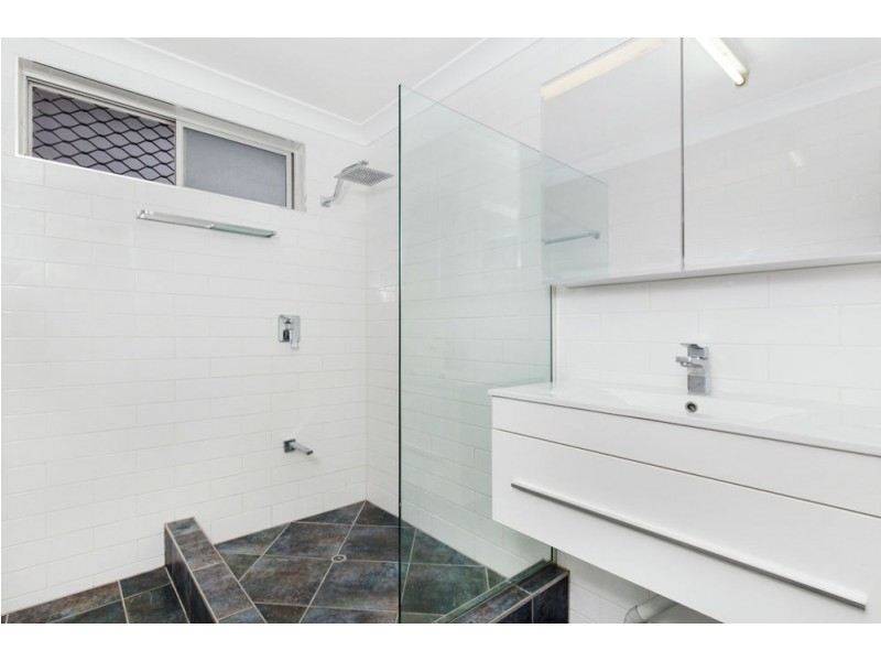 8 Bremner Street, Mooroobool QLD 4870