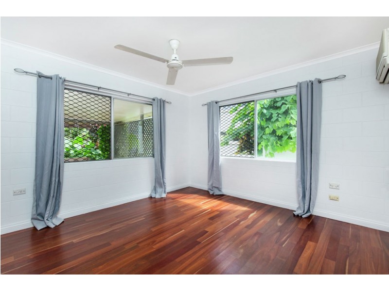 8 Bremner Street, Mooroobool QLD 4870