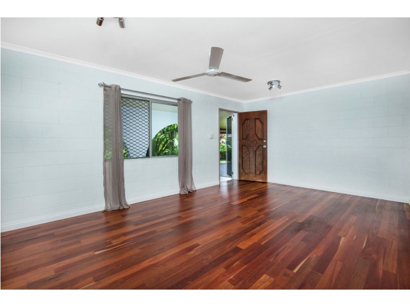 8 Bremner Street, Mooroobool QLD 4870