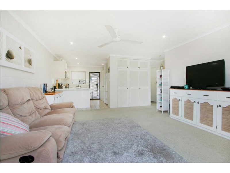 1/473 McCoombe Street, Mooroobool QLD 4870