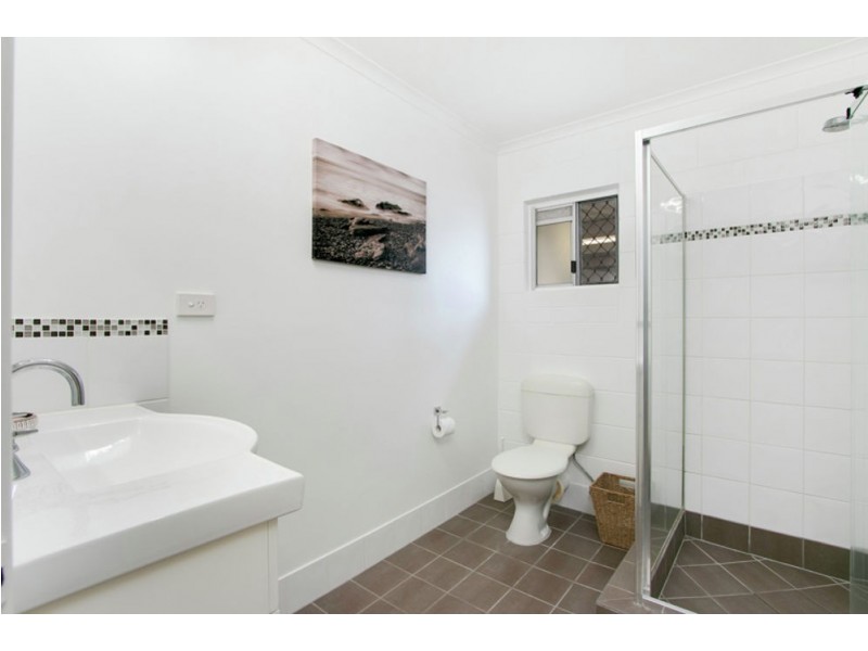 1/473 McCoombe Street, Mooroobool QLD 4870