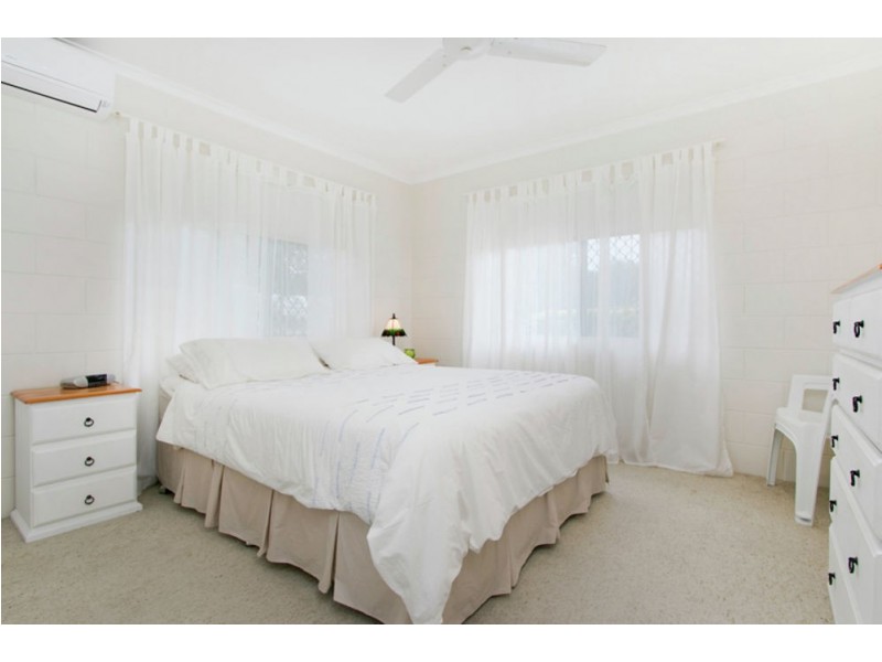 1/473 McCoombe Street, Mooroobool QLD 4870