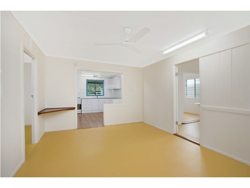 55 Waite Street, Machans Beach QLD 4878