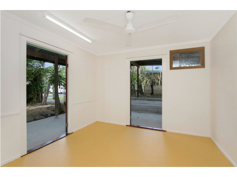 55 Waite Street, Machans Beach QLD 4878