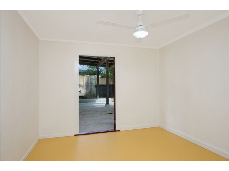 55 Waite Street, Machans Beach QLD 4878