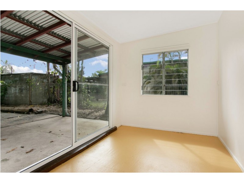 55 Waite Street, Machans Beach QLD 4878