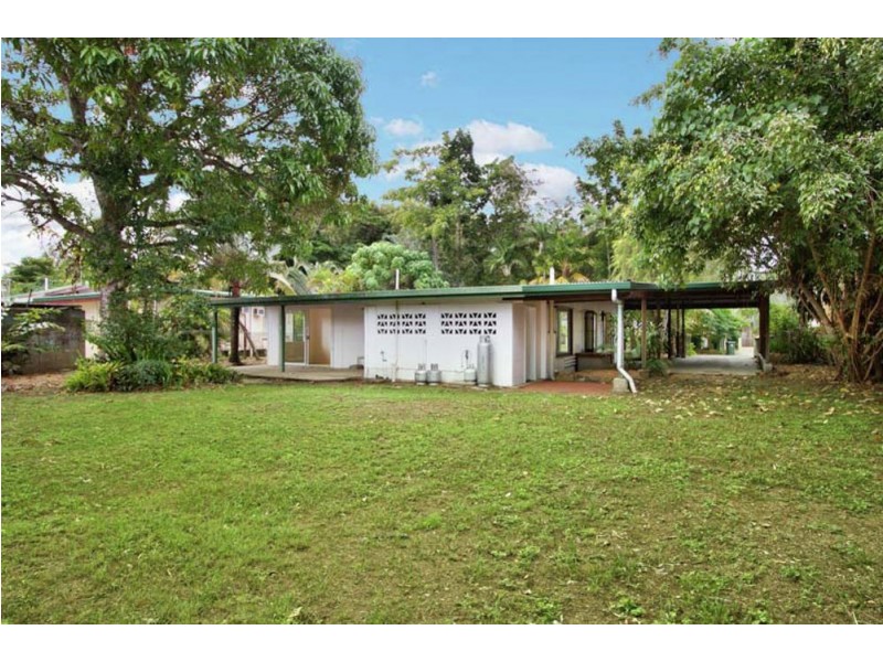 55 Waite Street, Machans Beach QLD 4878