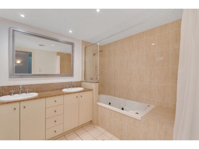 1506/2 GREENSLOPES STREET, Cairns North QLD 4870