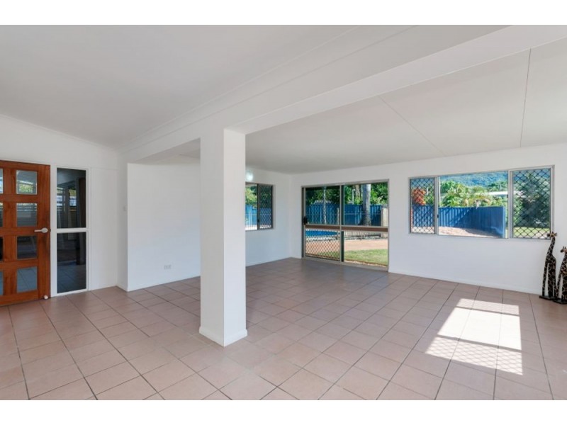 10 Coral Close, Woree QLD 4868